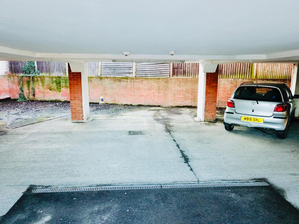 Private Parking Stylish Great Location Apartamento Guildford Exterior foto